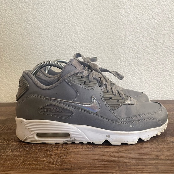 white trainers size 6.5